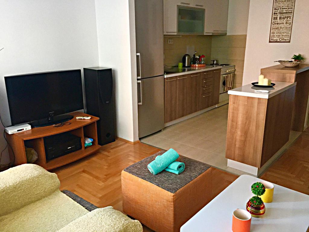 Regina'S Apartments Скопие Екстериор снимка