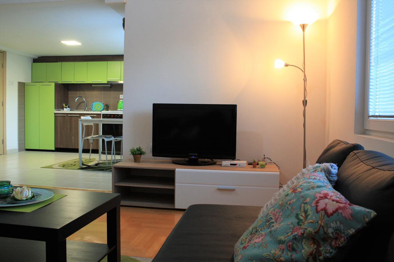 Regina'S Apartments Скопие Екстериор снимка
