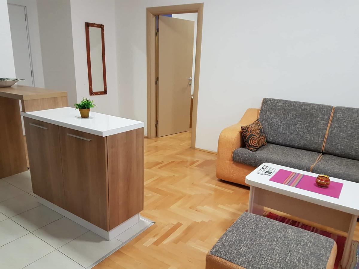 Regina'S Apartments Скопие Екстериор снимка