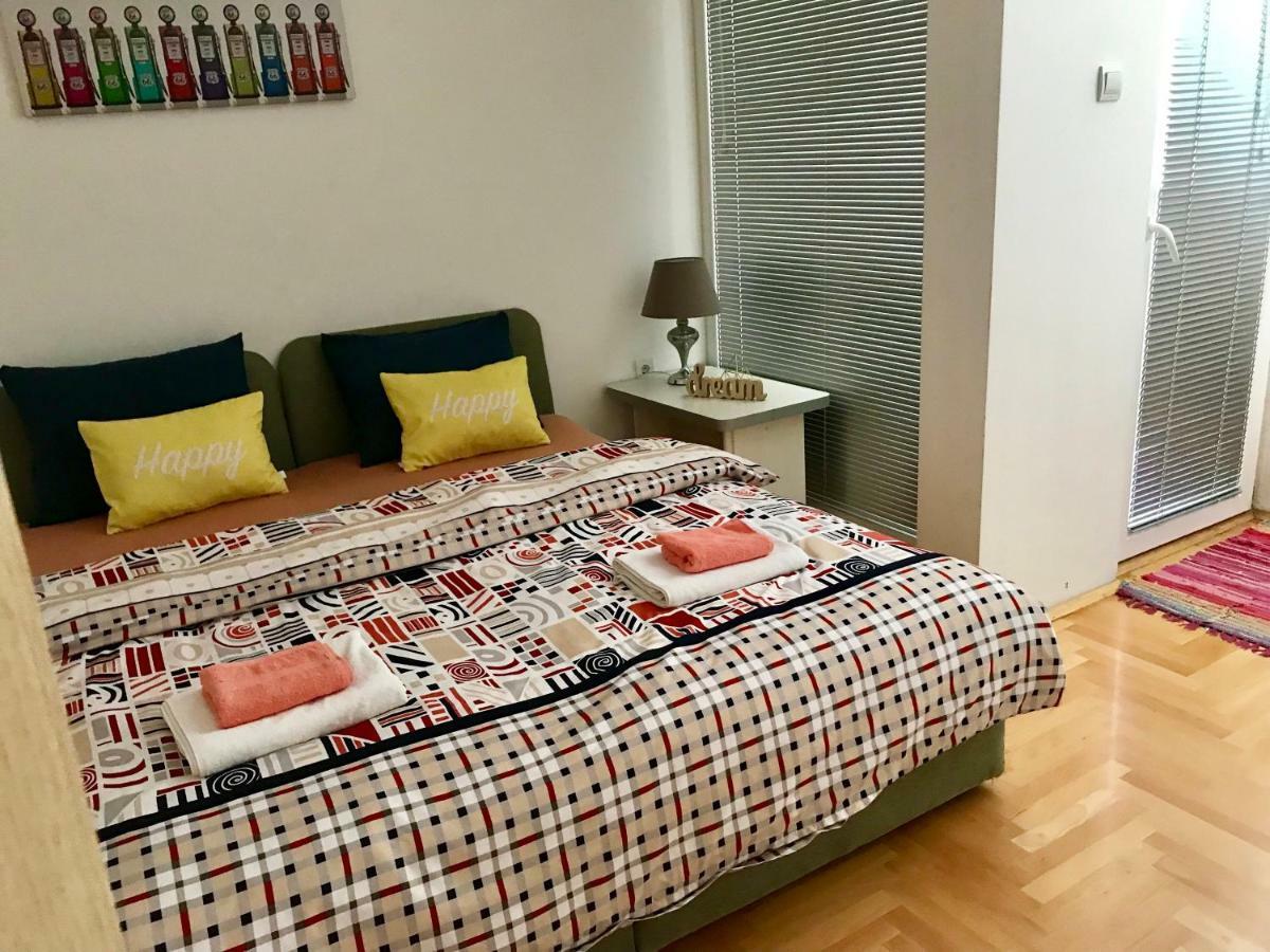 Regina'S Apartments Скопие Екстериор снимка