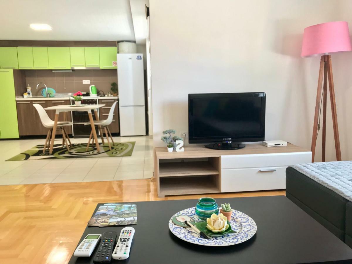 Regina'S Apartments Скопие Екстериор снимка